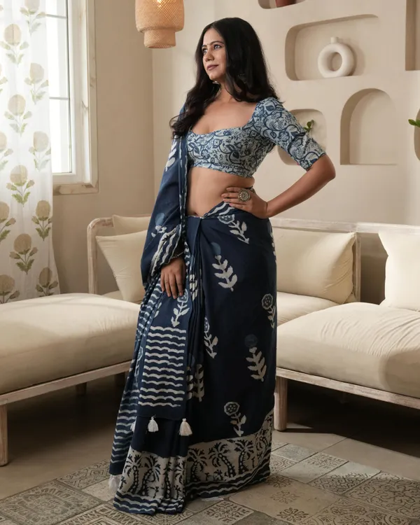 Indigo_Cotton_Parecha_Border_Dabu_Print_Mul_Saree_For_Women